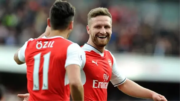 Arsenal'de zor günler geçiren Mesut'a takım arkadaşı Mustafi, destek verdi: Her zaman yanındayım