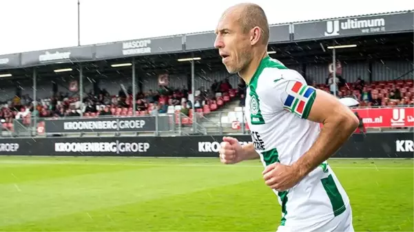 Groningen formasıyla futbola geri dönen Arjen Robben, sakatlandı