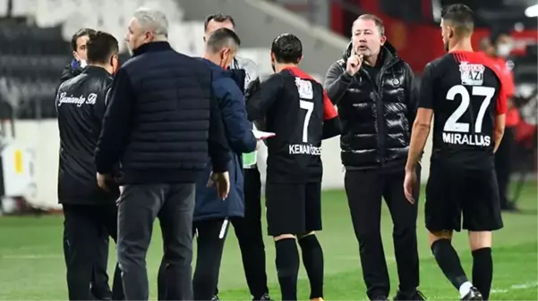 Gaziantep-Beşiktaş maçında sinirler gerildi! Yedek kulübesi bir anda karıştı