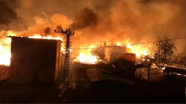 Kastamonu'da 14 haneli köyde 10 ev ve bir cami yandı