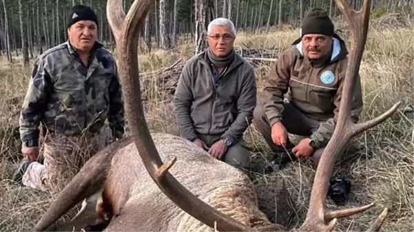 MHP'li eski Belediye Başkanı Mehmet Kula'nın kızıl geyik avı tepki çekti