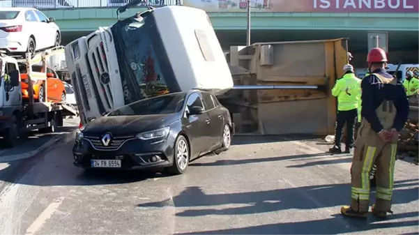 Şişli'de mucize kurtuluş! Otomobilin üzerine hafriyat kamyonu devrildi