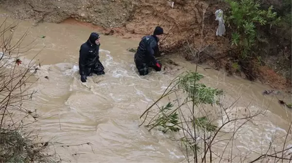 Son Dakika! İzmir'in Menderes ilçesinde sele kapılan iki kişinin cansız bedenine ulaşıldı