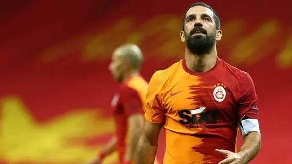 Galatasaray'ın kaptanı Arda Turan taraftarın 