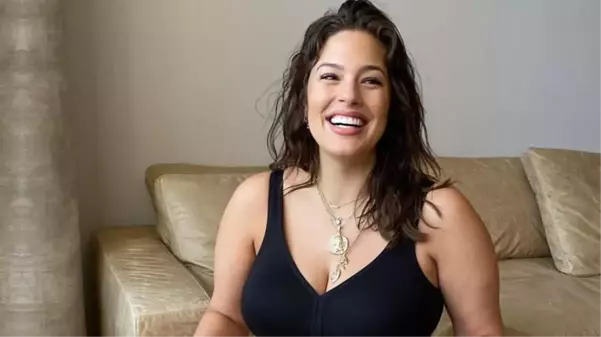 Model Ashley Graham, eşine çırılçıplak poz verdi