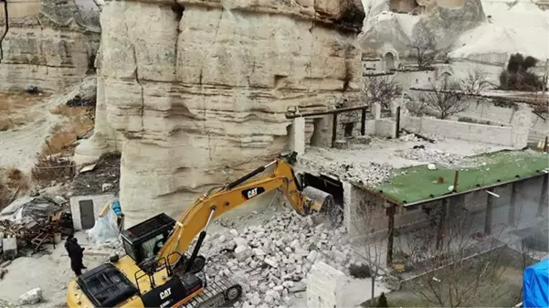 Göreme Belediye Başkanı, oğlunun kaçak yapısını yıktırdı