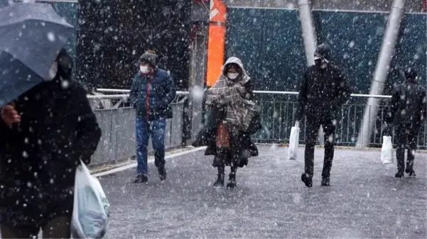 Son Dakika! Sıcaklık 15 derece birden düştü, uyarıların ardından İstanbul'da kar yağışı başladı