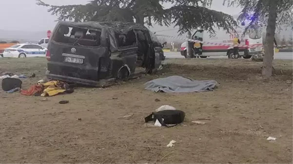 Isparta'da iki aracın çarpışması sonucu 3 kişi öldü, 8 kişi yaralandı