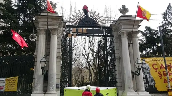 Ekrem İmamoğlu'na sitem eden vatandaş İstiklal Caddesi'nin ortasında intihara kalkıştı