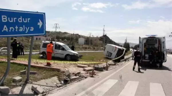 Araçları kamyonete çarpan yaşlı çift, feci şekilde can verdi