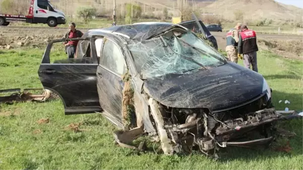 Kaymakam ve belediye başkanı içindeydi! Şarampole yuvarlanan makam aracı bu hale geldi