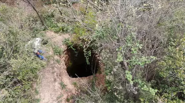 İstanbul Sultangazi'de kolay yoldan zengin olmak isteyen defineciler ormanda ölüm çukurları kazdı