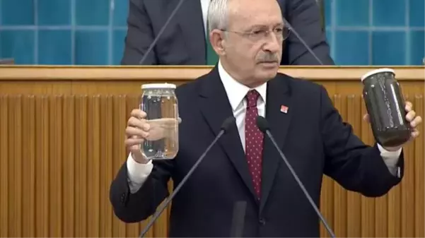 Kürsüye iki kavanozla çıkan CHP lideri Kılıçdaroğlu'nun sesi salonu inletti: Bunun sorumlusu kim?