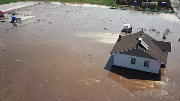 Başkent yağışa teslim! Yenimahalle'de dere taştı, 11 ev sular altında kaldı