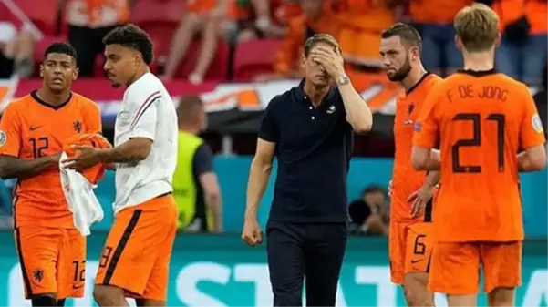 EURO 2020'den elenen Hollanda'da teknik direktör Frank de Boer'un görevine son verildi