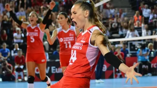 Kadın Voleybol Takımı'nın kaptanı Eda Erdem, Çin maçındaki açıklamalarıyla tüm Türkiye'nin sevgilisi oldu