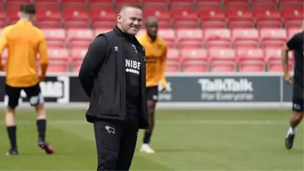 Derby County'nin hocası Wayne Rooney, antrenmanda futbolcusunu sakatladı! Haftalarca oynayamayacak