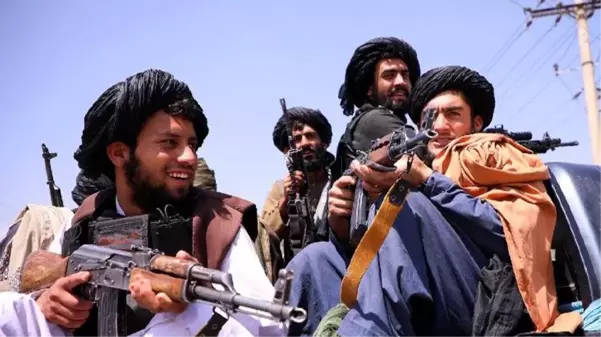 Afganistan'da yönetimi ele alan Taliban, 8 aylık hamile bir polis memurunu öldürmekle suçlanıyor