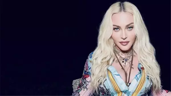 63 yaşındaki Madonna, yatakta üstsüz pozuyla gündeme bomba gibi düştü