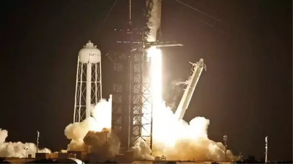 Uzay uçuşu tarihinde bir ilk! SpaceX roketi astronot olmayan 4 kişiyi dünyanın çevresinde 3 gün gezdirecek