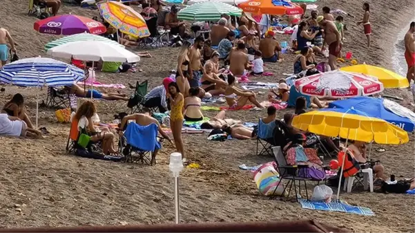 Vatandaşların 27 derece sıcaklıkta denize girdiği Zonguldak'ta yarın yağmur bekleniyor