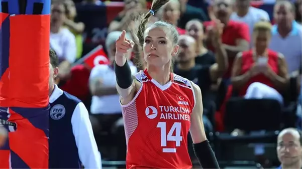 Milli voleybolcu Eda Erdem'den ödül töreninde alkış tufanı kopartan konuşma