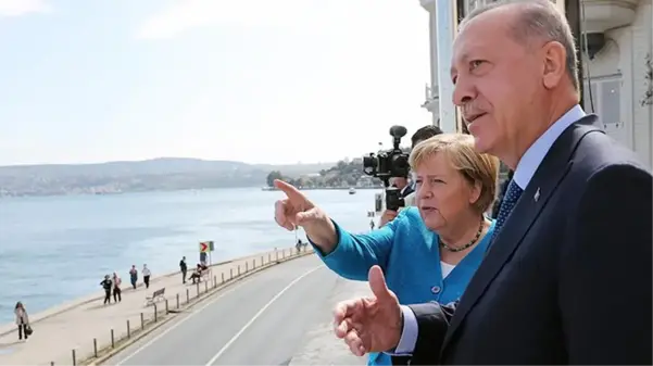 Cumhurbaşkanı Erdoğan, Merkel'e hemşehrisinin yaptığı Ortaköy tablosunu hediye etti