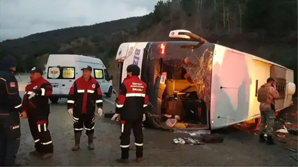 Son dakika! Erzincan'da yolcu otobüsü devrildi: Biri ağır 22 kişi yaralandı