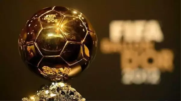 Yılın en iyi futbolcusuna verilen Ballon d'Or ödülünün sahibi 7. kez Lionel Messi oldu