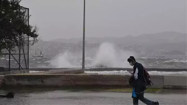 İstanbul'da hayatı felç eden fırtına bu gece ve yarın da sürecek