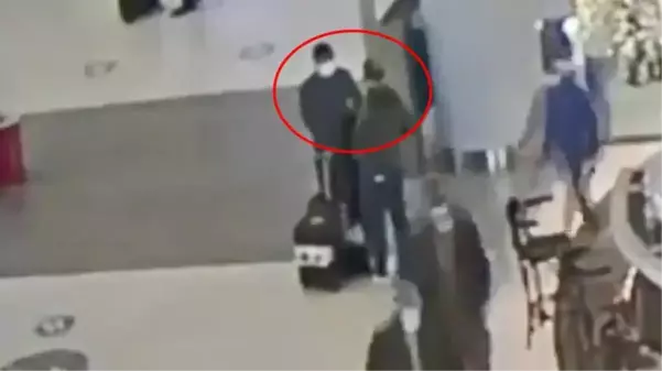 İstanbul Havalimanı'nda hareketli anlar! Suriyeli yolcuya 10 bin dolara pasaportunu satan ABD'li diplomat suçüstü yakalandı