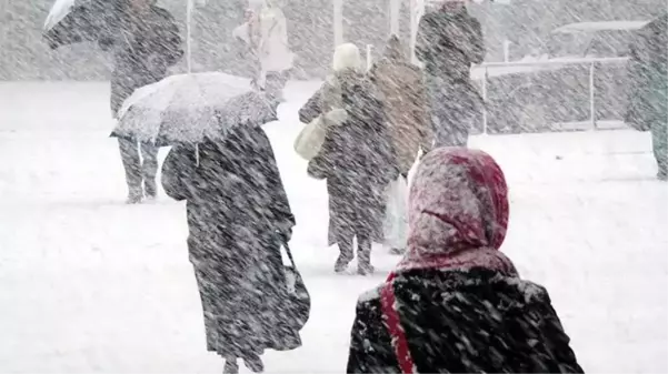 İstanbul'da kar yağışı etkili olmaya devam ediyor! Meteoroloji uzmanlarından 