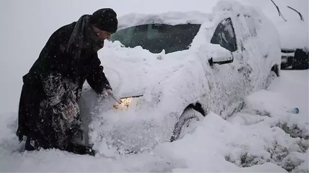 Son Dakika! Kar yağışının etkili olduğu İstanbul'da Vali Yerlikaya'dan vatandaşlara önemli uyarı: Zorunlu olmadıkça trafiğe çıkmayalım