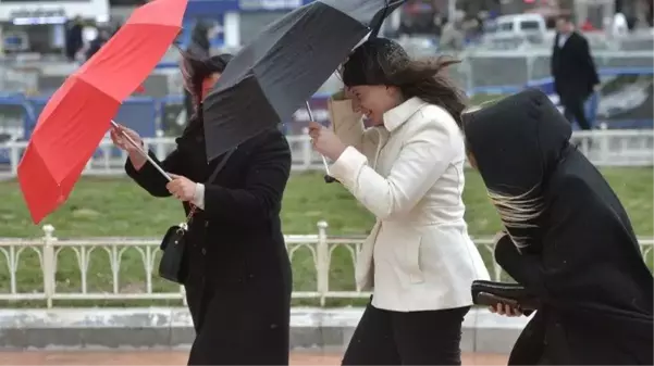 İBB ve Meteoroloji saat verip uyardı! İstanbul bu akşam yağışlı havanın etkisi altına girecek