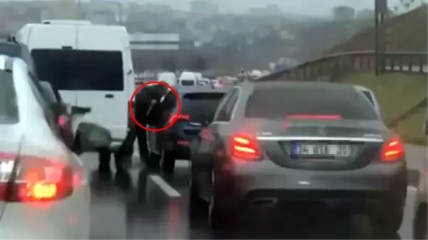 Beykoz'da eli bıçaklı trafik magandası dehşeti yaşattı! O anlar kamerada