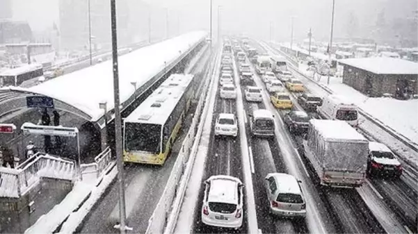 İstanbul'da ulaşım tedbirleri! Kar yağışı nedeniyle metro, metrobüs ve vapurun çalışma saatleri değişti