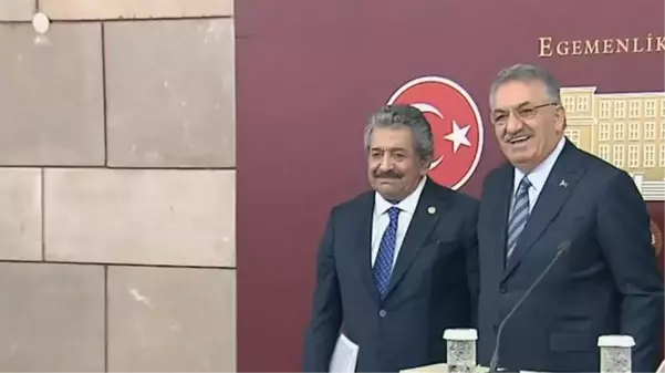 Seçim kanunu teklifinin açıklandığı basın toplantısına gazetecilerin 