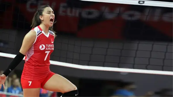 Herkes onu voleybol sahasında izliyordu! Milli yıldız Hande Baladın'ın bikinili pozları da bomba