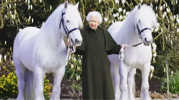 İngiltere Kraliçesi II. Elizabeth'in 96'ncı yaşına özel bebek üretildi