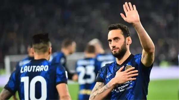 Inter, kendi eliyle şampiyonluğu bırakıyor! Hakan Çalhanoğlu hayatı boyunca bu yenilgiyi unutamayacak