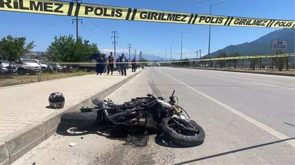 Birbirleri ile çarpışan 2 motosikletin sürücüleri olay yerinde hayatını kaybetti