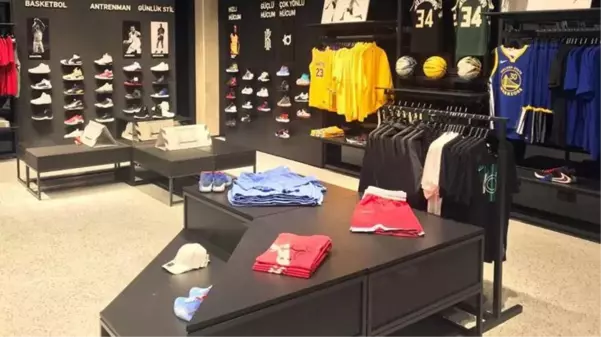 Dünyaca ünlü spor giyim markası Nike, Rusya'dan tamamen çekildi