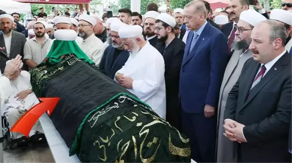 Mahmut Ustaosmanoğlu'nun tabutunun üzerindeki siyah örtünün sırrı çözüldü! Kabe'den getirilmiş