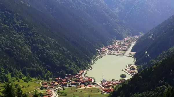 Uzungöl'e turist akını! Konaklayacak yer kalmadı, gelenler geri dönüyor