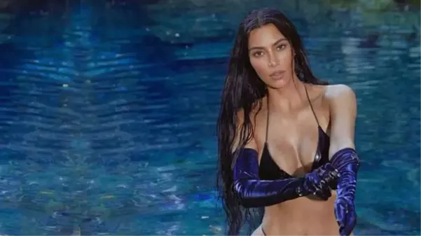 Kim Kardashian iç gösteren bikinisiyle şov yaptı