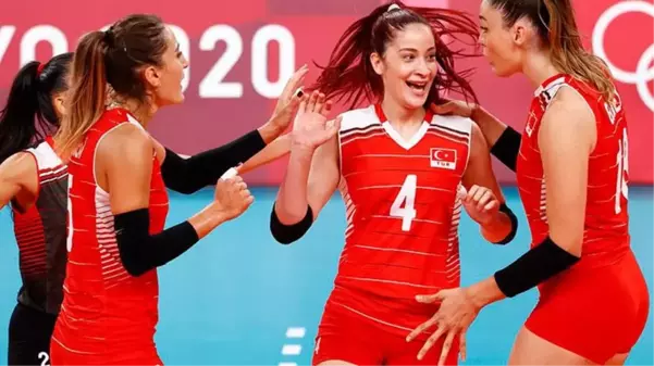 Ne Zehra ne de Hande! Güzel voleybolcu Tuğba Şenoğlu'ndan hayranlarını mest eden göğüs dekolteli poz