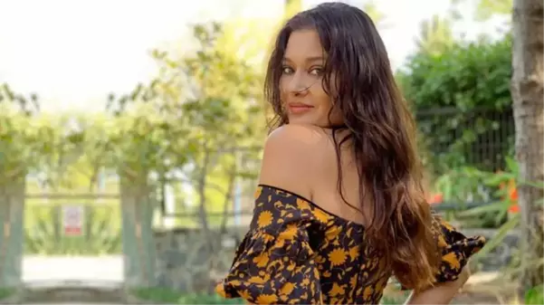 Tatilden dönen Nurgül Yeşilçay, art arda mayo ve bikinili pozlarını paylaştı