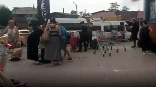 Gürcülerin alışveriş yeri Artvin oldu! Sınırdan gelip marketlerde ne var ne yok toplayıp geri dönüyorlar