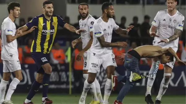 Takım arkadaşlarına uçan tekme atan saldırganı yakalayan Josef De Souza, kırmızı kart gördü