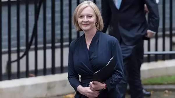 İngiltere Başbakanı Liz Truss, yeni kabinesini açıkladı! Sadece 4 isim görevine aynı şekilde devam edecek